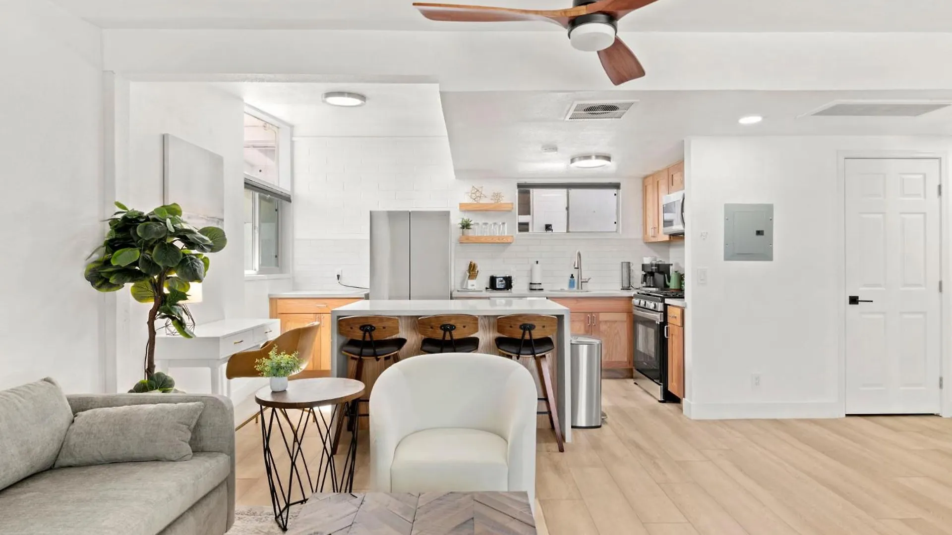 Brand New Home W Parking Blocks From Oldtown- 2B Scottsdale